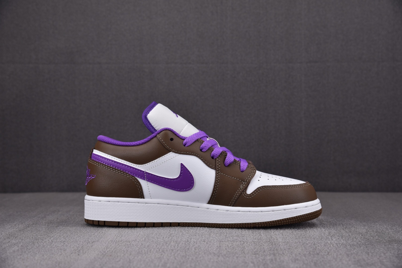 Кроссовки Air Jordan 1 Low GS 553560-215 фото 2