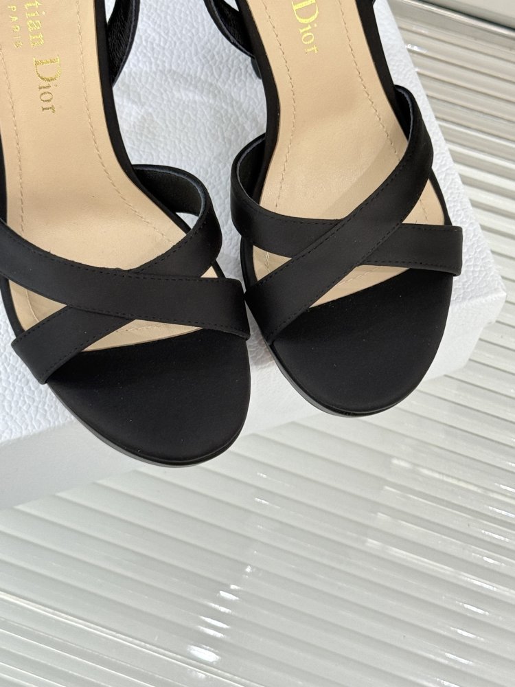 Босоножки фото 7