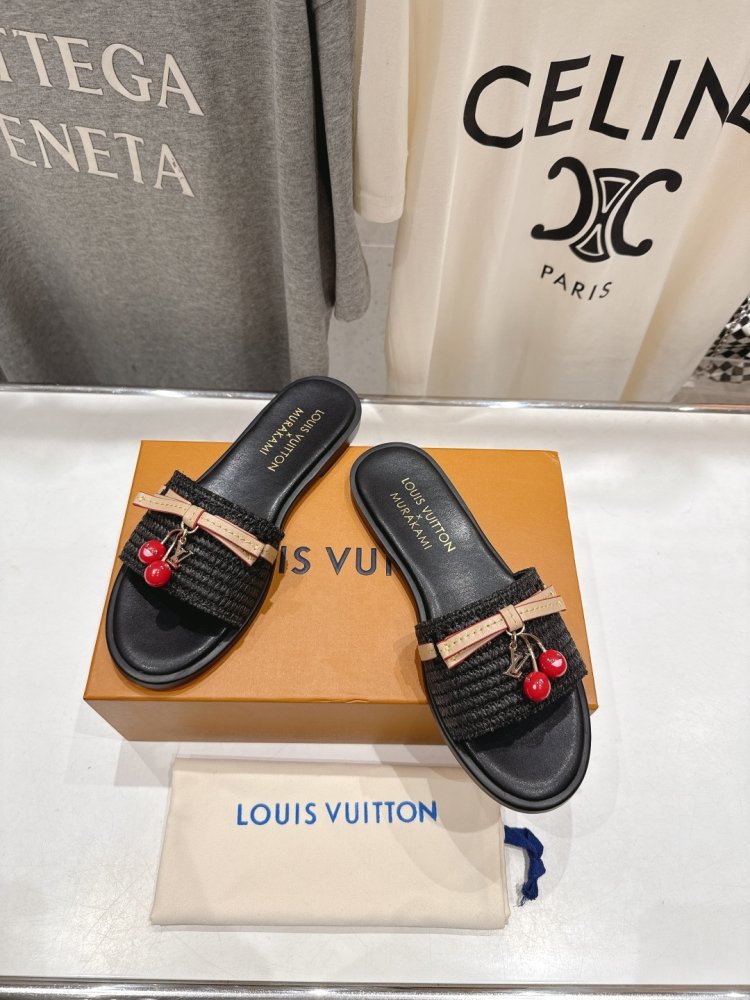 Шлепанцы женские фото 2