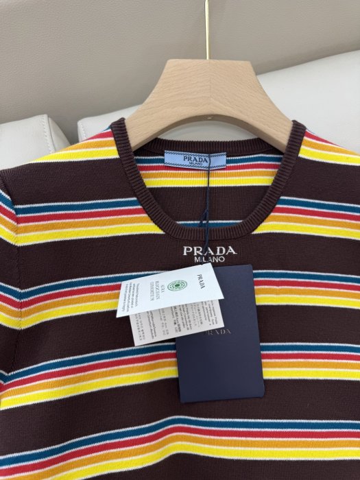 Футболка жіноча фото 7