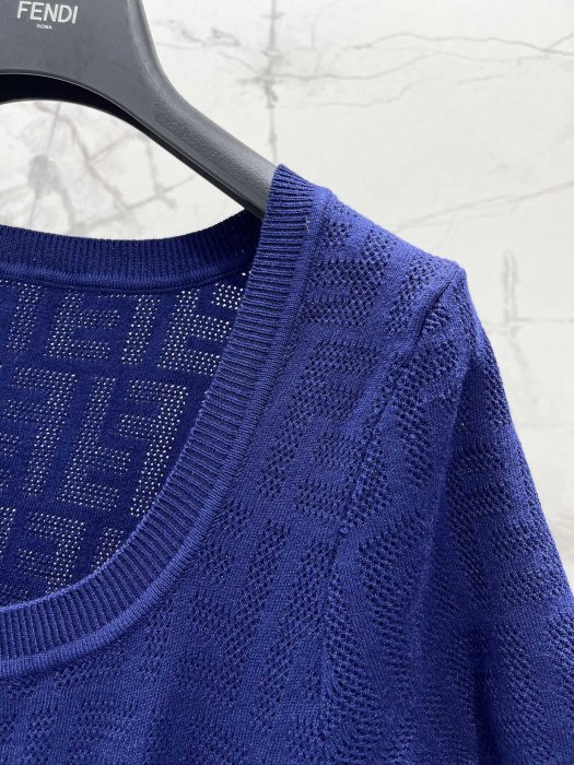 T-shirt women's фото 5