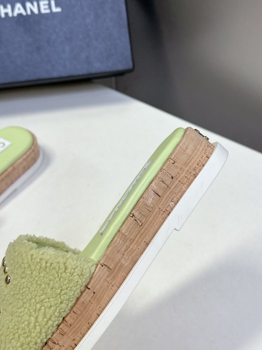 Шлепанцы женские фото 8