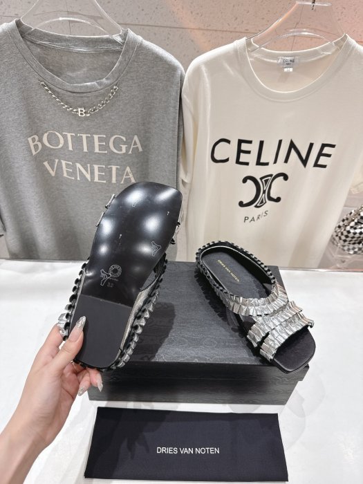 Шлепанцы фото 9