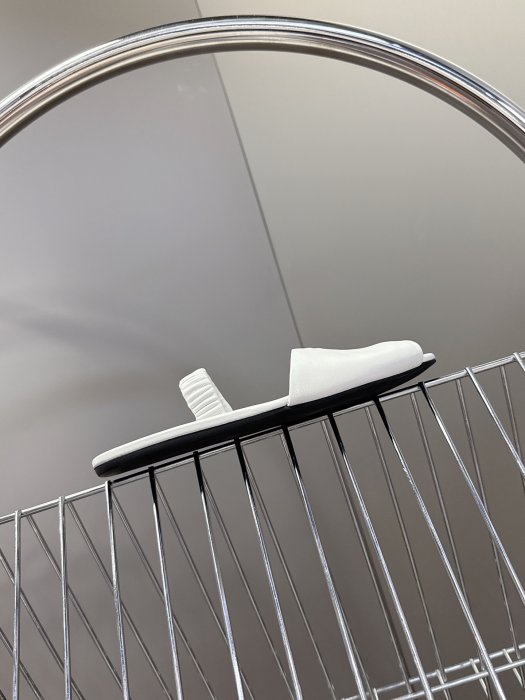 Шльопанці фото 5