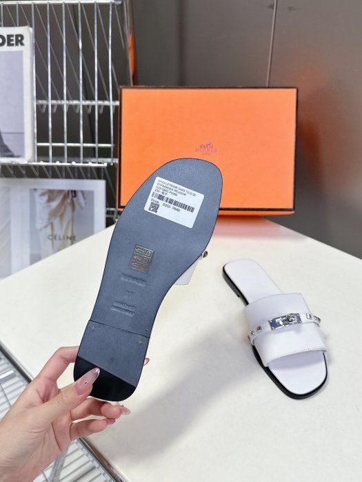 Шлепанцы фото 9