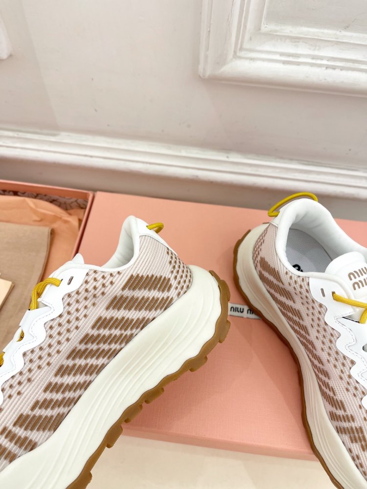 Кроссовки женские фото 7