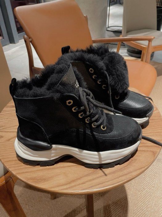 Boots women's on fur фото 9