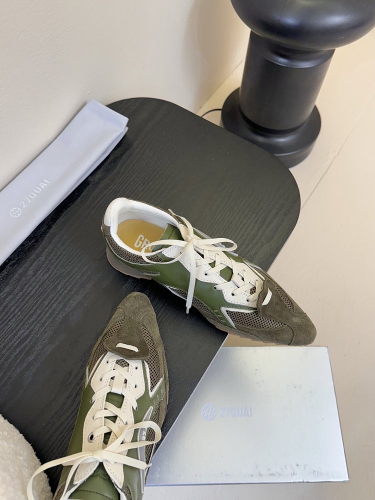 Кросівки жіночі фото 4