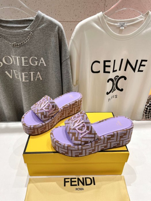 Шлепанцы фото 3