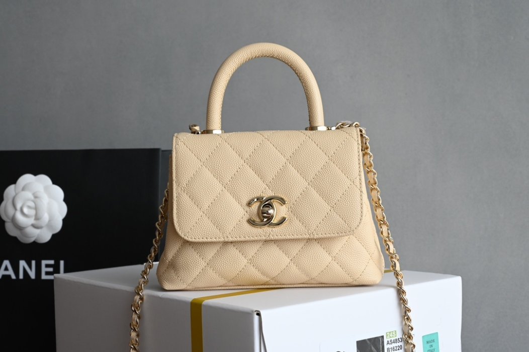 Сумка Chanel Coco Handle mini из зернистой кожи