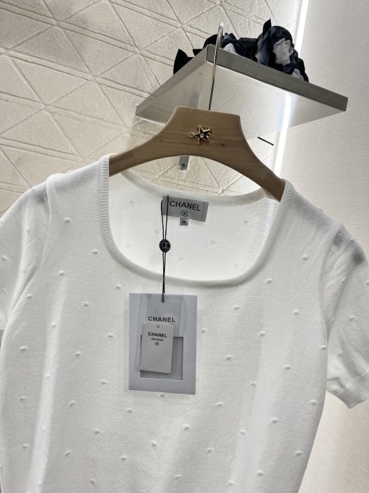 T-shirt women's фото 3