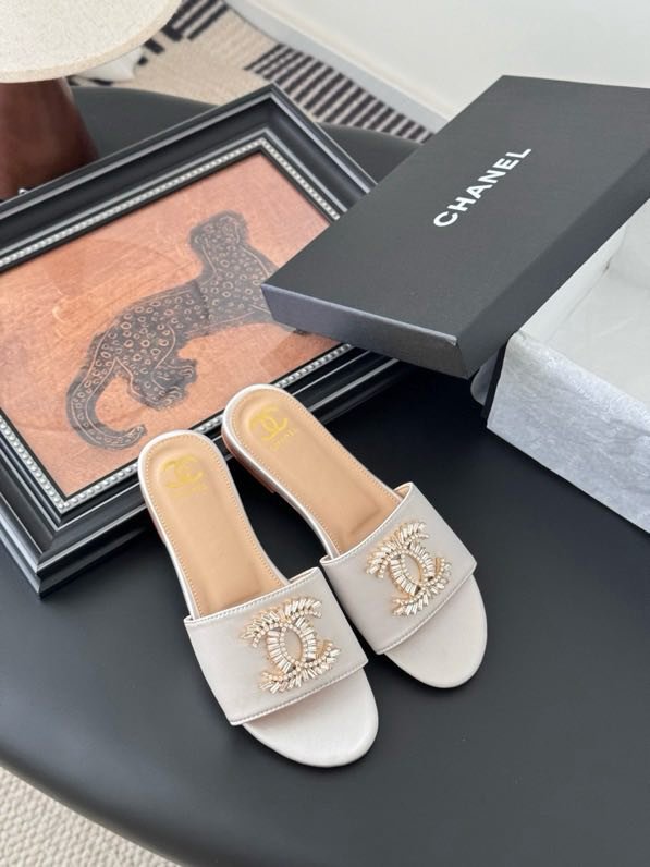 Шльопанці жіночі