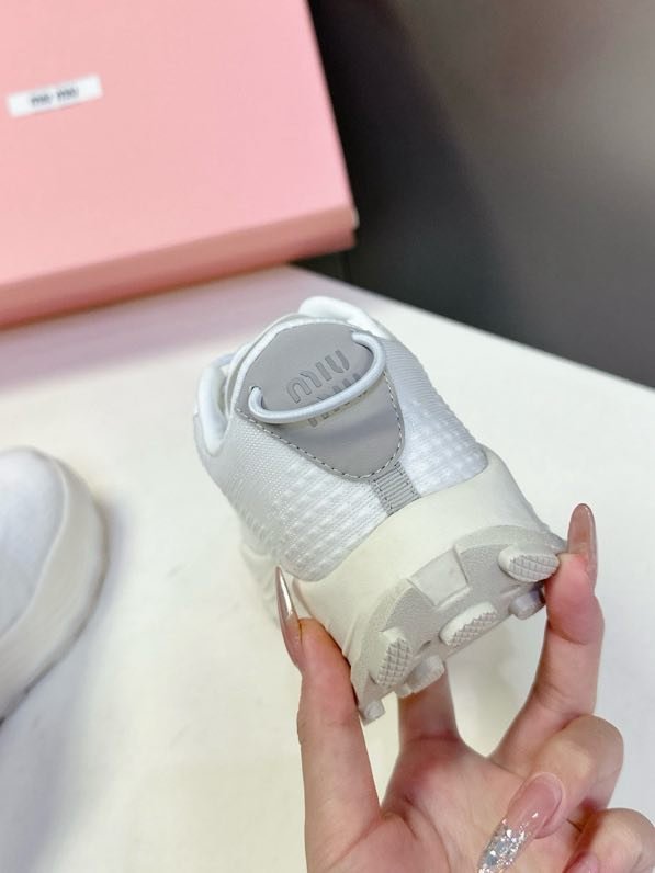 Кроссовки женские фото 4