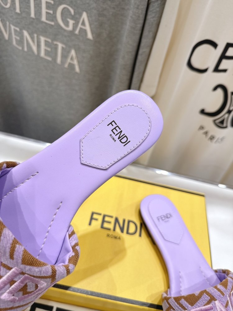 Шлепанцы женские фото 7