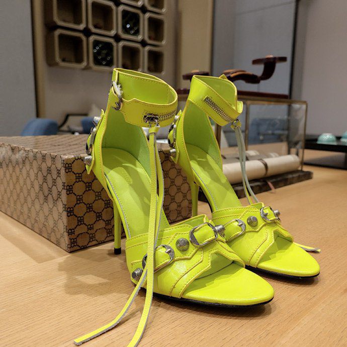 Leather sandals on high heel, light green фото 6