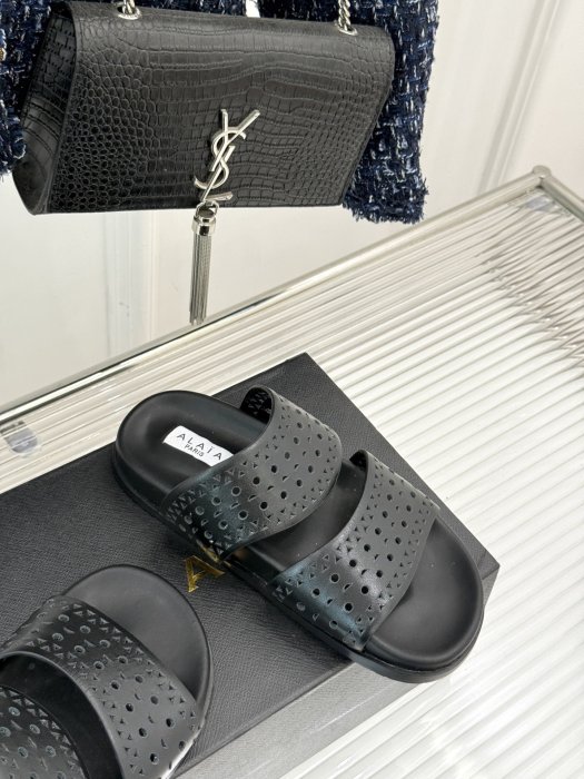 Шлепанцы женские фото 5