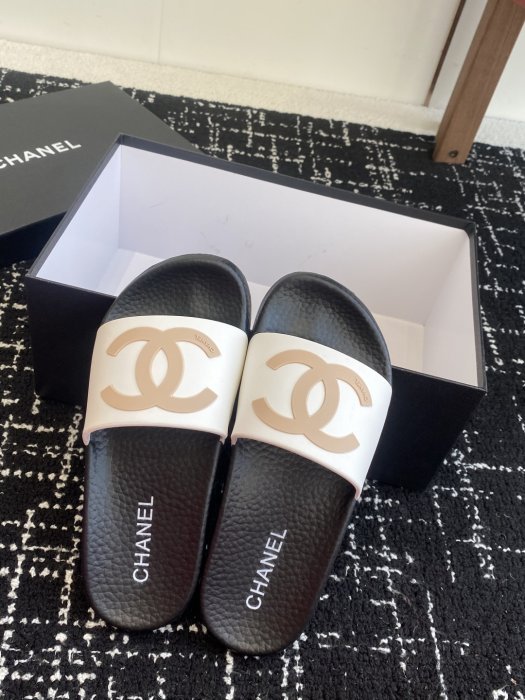 Шлепанцы женские фото 4