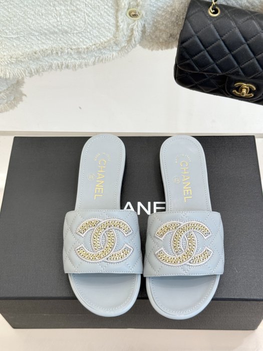 Шлепанцы женские фото 4