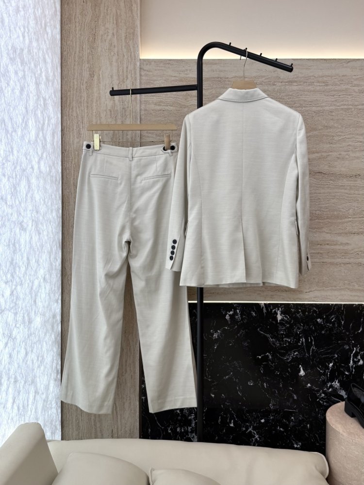 Костюм жіночий фото 2