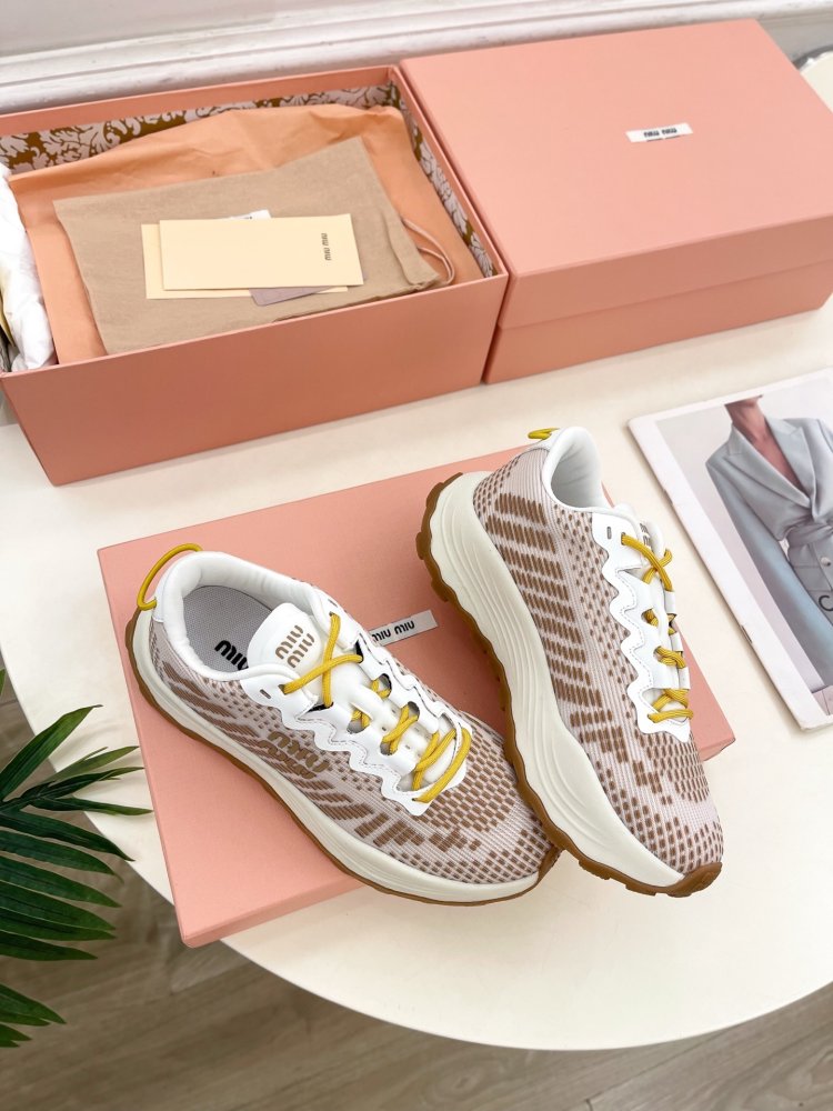 Кроссовки женские фото 4