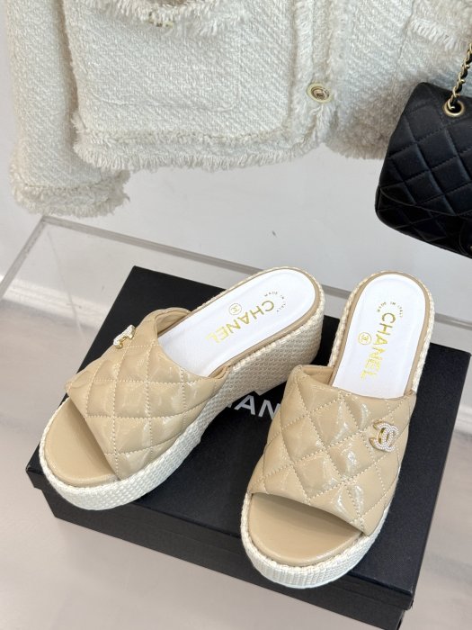 Шлепанцы женские фото 2