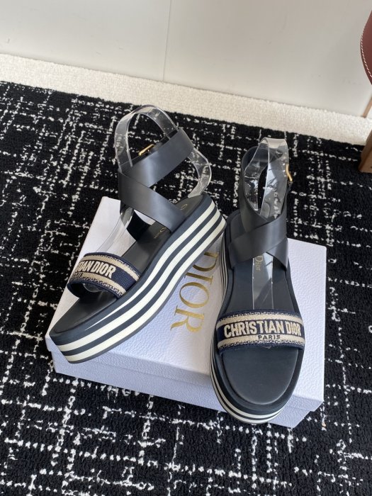 Босоножки фото 5