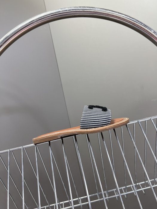 Шлепанцы женские фото 5