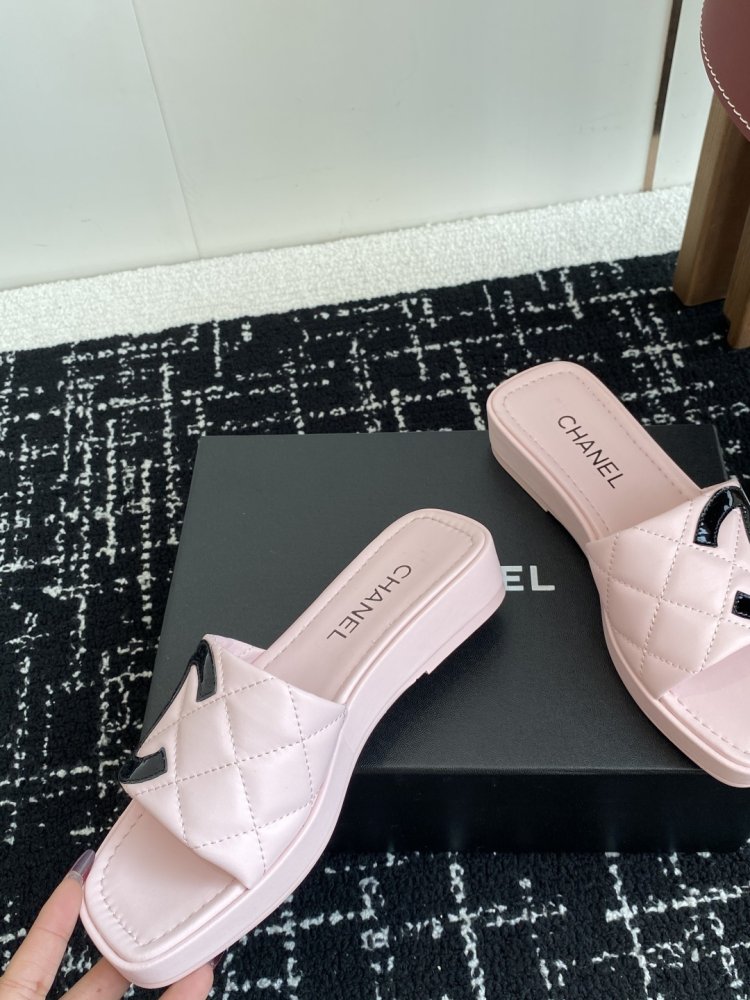 Шлепанцы женские фото 7