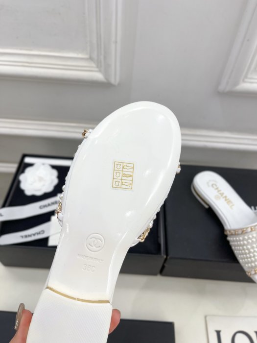 Шлепанцы женские фото 9