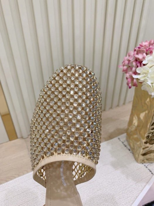 Шлепанцы женские фото 4