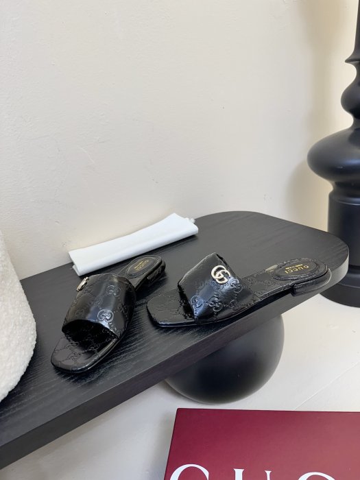 Шлепанцы фото 3