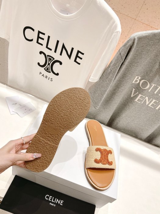 Шлепанцы женские фото 9