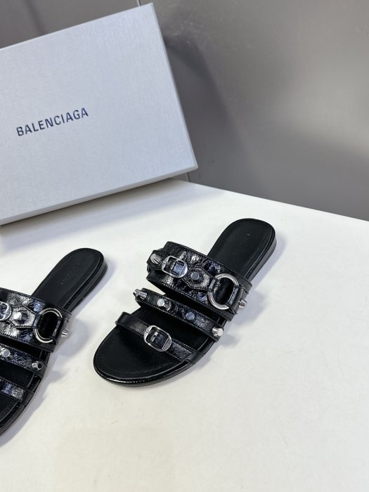 Шльопанці жіночі фото 3