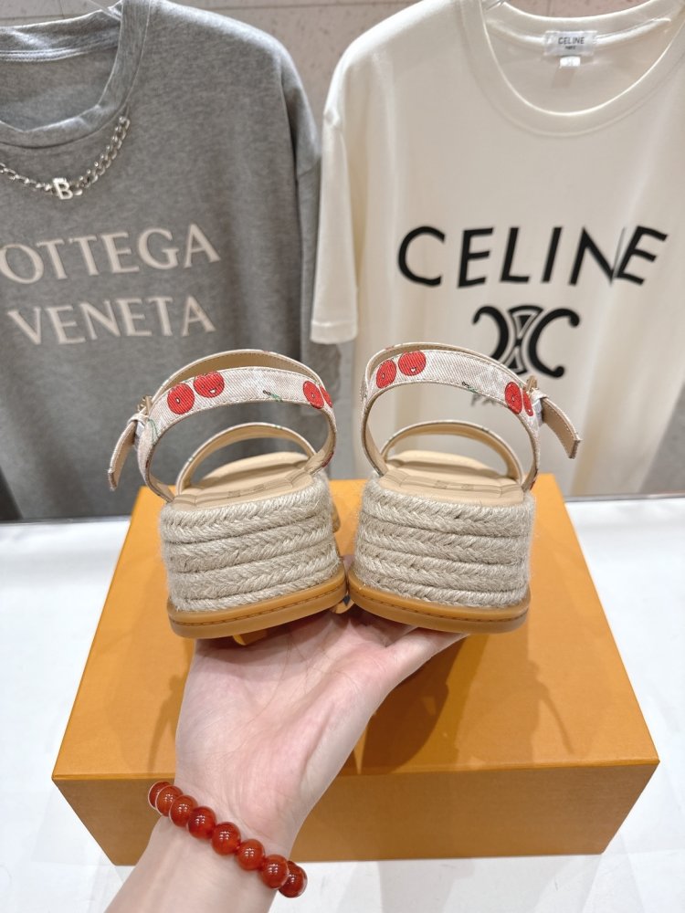 Сандалии женские фото 8