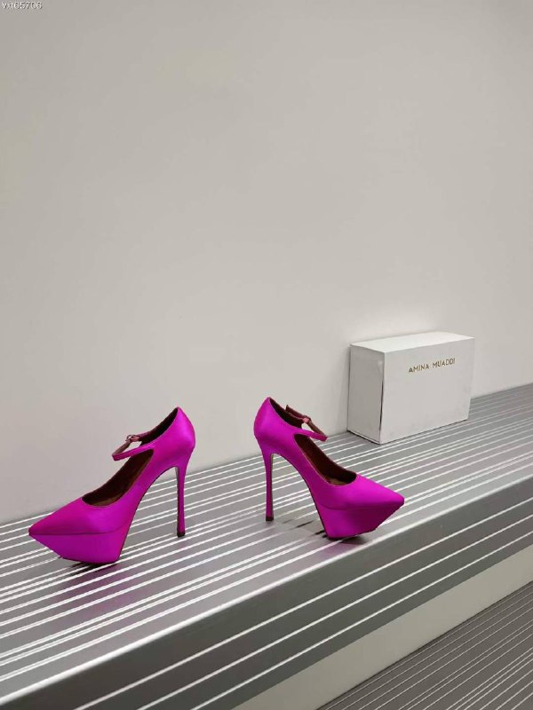 Stylish women's shoes on stud purple фото 5