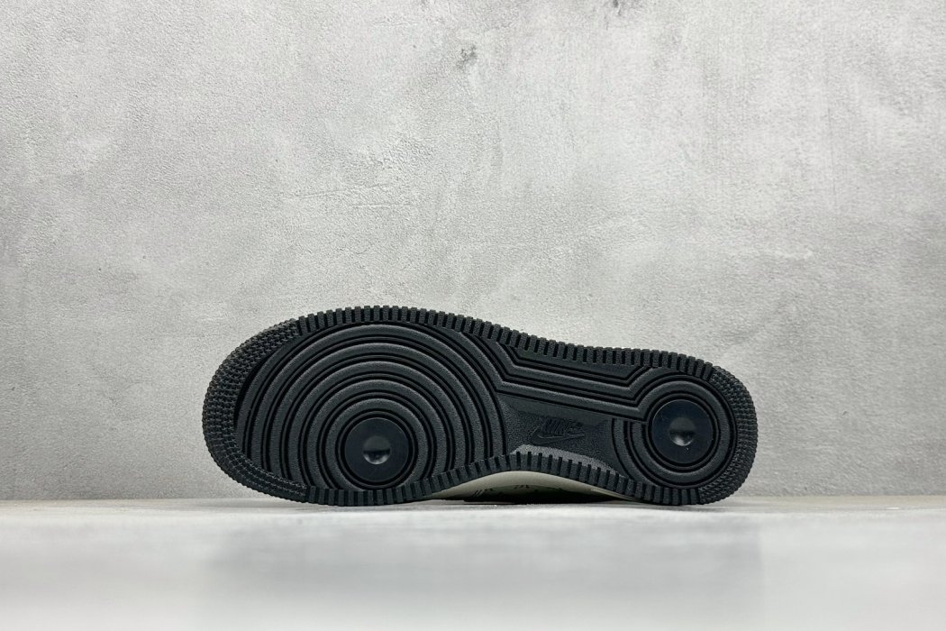 Кроссовки Nike Air Force 1 07 Low LV фото 4