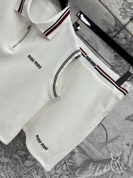 Костюм женский фото 6