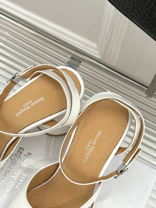 Босоніжки з роздвоєним носком фото 8