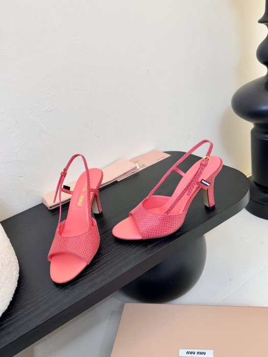 Босоножки фото 3