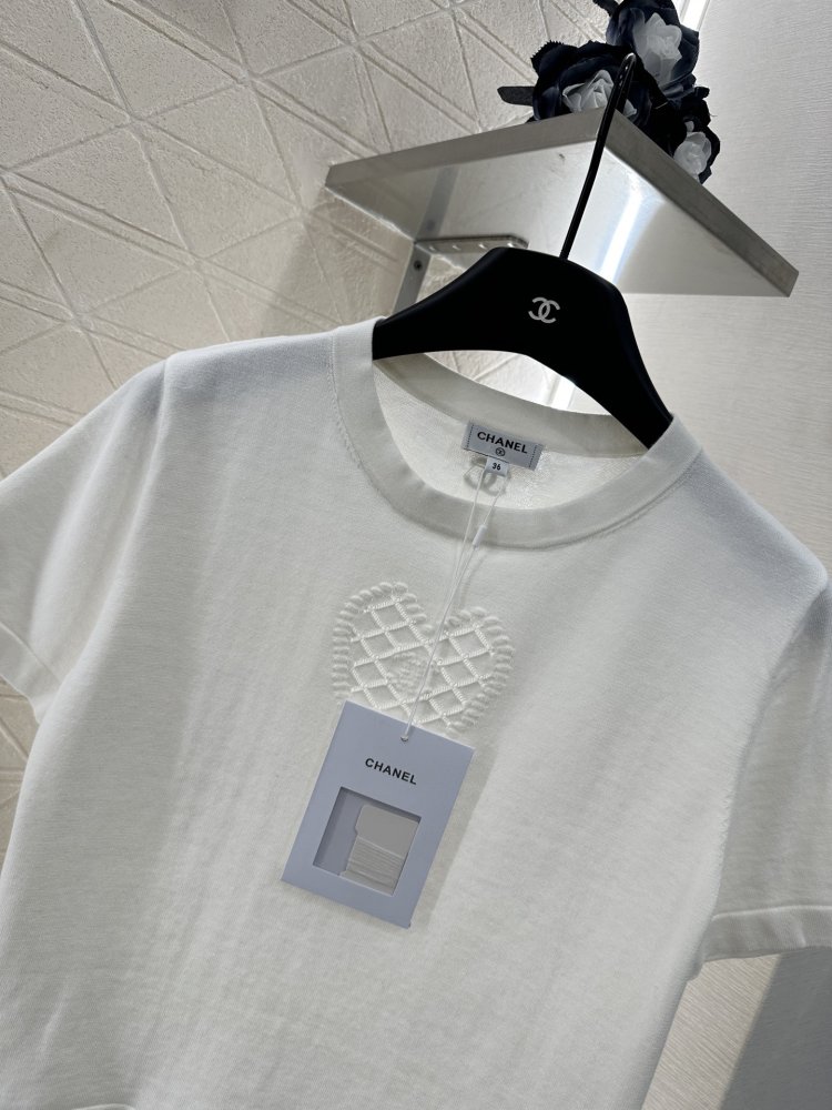 T-shirt women's фото 3