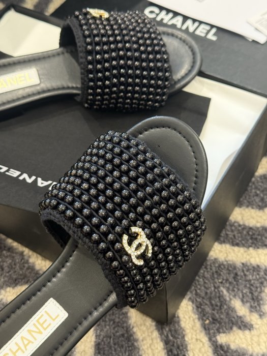 Шлепанцы женские фото 5