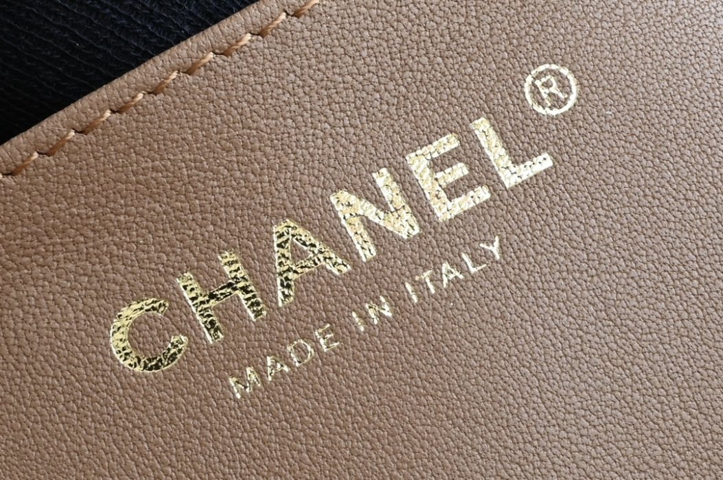 Бежевая кожаная сумка через плечо Chanel Matelasse фото 8
