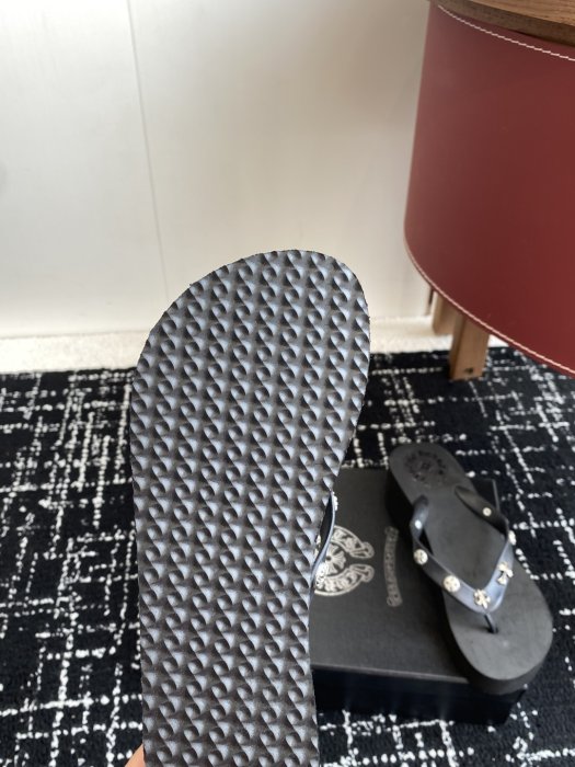 Шлепанцы женские фото 9