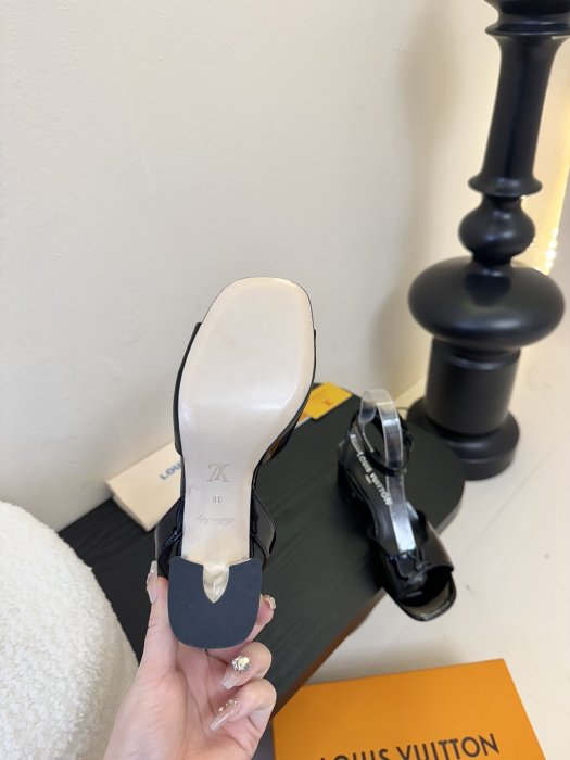 Босоножки фото 6