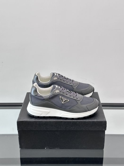 Кросівки чоловічі