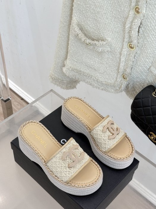 Шльопанці жіночі фото 3