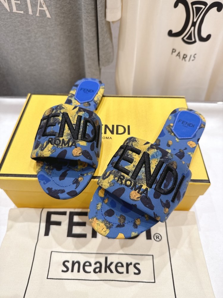 Шлепанцы женские фото 7