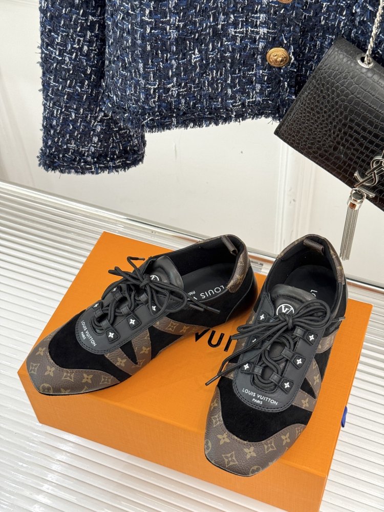 Кросівки жіночі фото 2