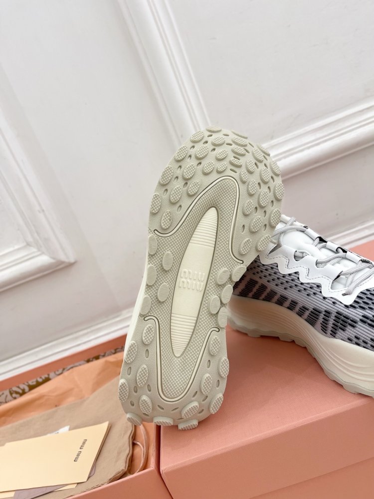 Кроссовки женские фото 9