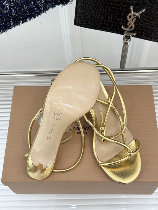 Sandals on stud фото 9